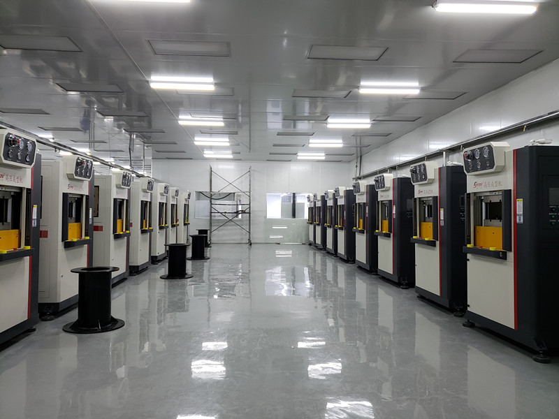 手機后蓋、汽車裝飾面板高壓成型機