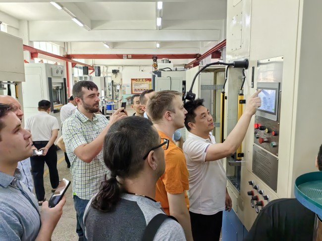 氧化鋁、氧化鋯陶瓷粉末伺服成型機(jī)