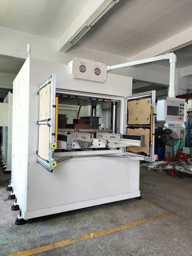 碳纖維熱壓成型機(jī)在葉片、螺旋槳中的應(yīng)用