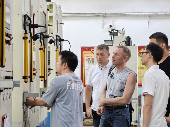 伺服粉末成型機-新材料、新技術(shù)、新工藝