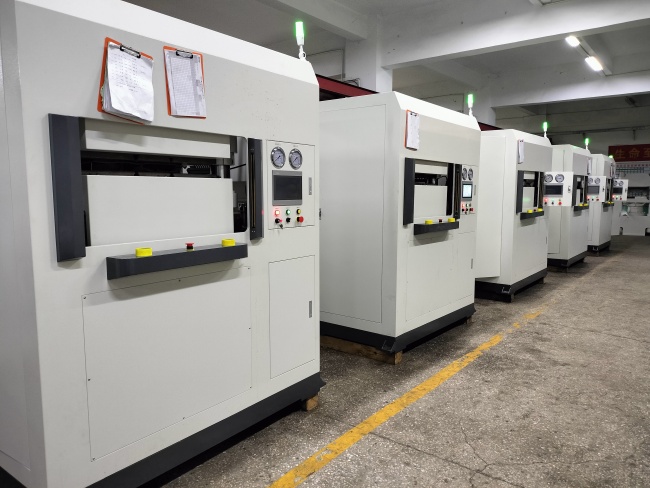 新材料+新技術(shù)+新工藝:玻纖板熱壓成型機(jī) 新材料+新技術(shù)+新工藝:玻纖板熱壓成型機(jī)