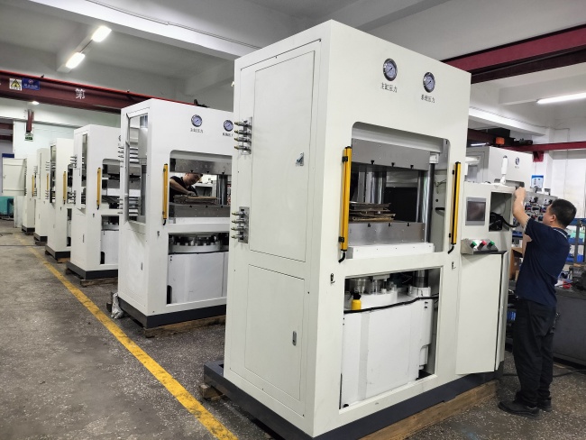 碳纖維熱壓成型機(jī)-從0到1 研發(fā)設(shè)計(jì) 技術(shù)協(xié)同 碳纖維熱壓成型機(jī)-從0到1 研發(fā)設(shè)計(jì) 技術(shù)協(xié)同